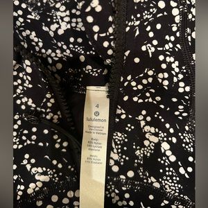 Lululemon define jacket sz 4 black and white print.  Great condition!
